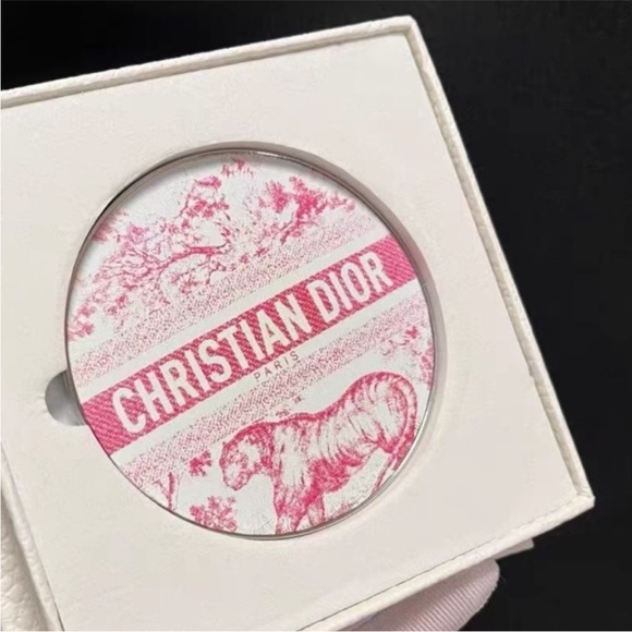 Dior beauty gift mirror - Picture 2 of 11